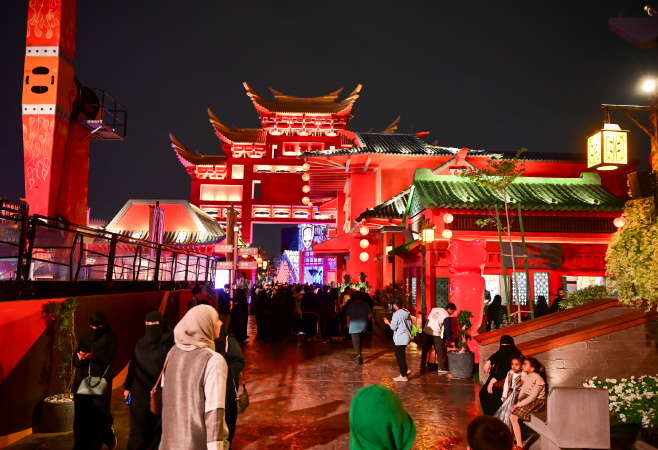 Visitors enjoying outdoor activities in Saudi Arabia’s winter climate