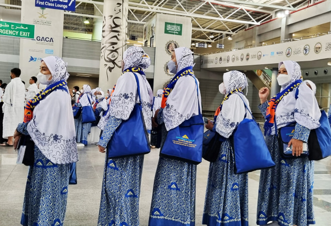 Passengers proceed to the immigration counters in the Immigration Hall at Jeddah’s King Abdulaziz Airport